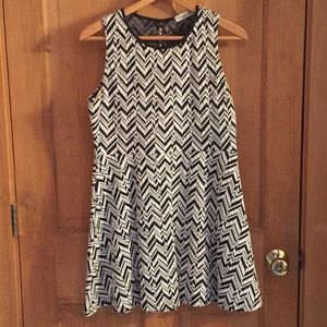 Ginger G Black/White Chevron Dress, Large